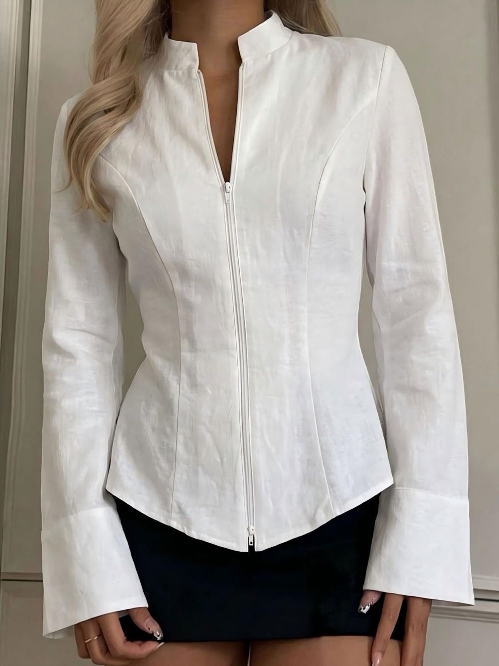 ♥️Hello Gorgeous! Classic White Zip-Front Women's Top